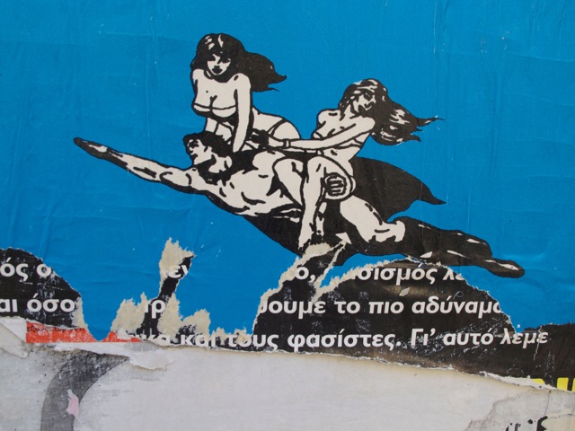 3. "Supergrec". La rue Stoumari dans le quartier de l’école polytechnique, Exarcheia. Les murs sont couverts de couches d’affiches déchirées, de graffitis, de slogans. Septembre 2011
